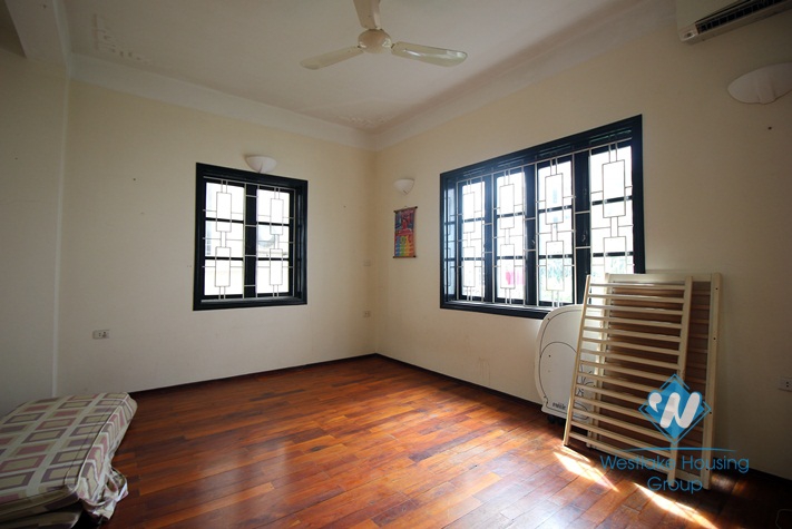 Lovely house with lake view for lease in Tu Hoa street